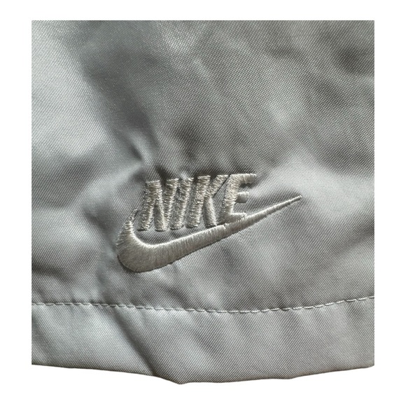 Men’s Nike Standard Fit Above the Knee Length Shorts, size Large, Silver - Picture 5 of 6